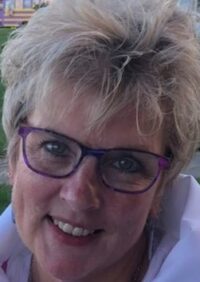 A photo of blog author Amy Anderson